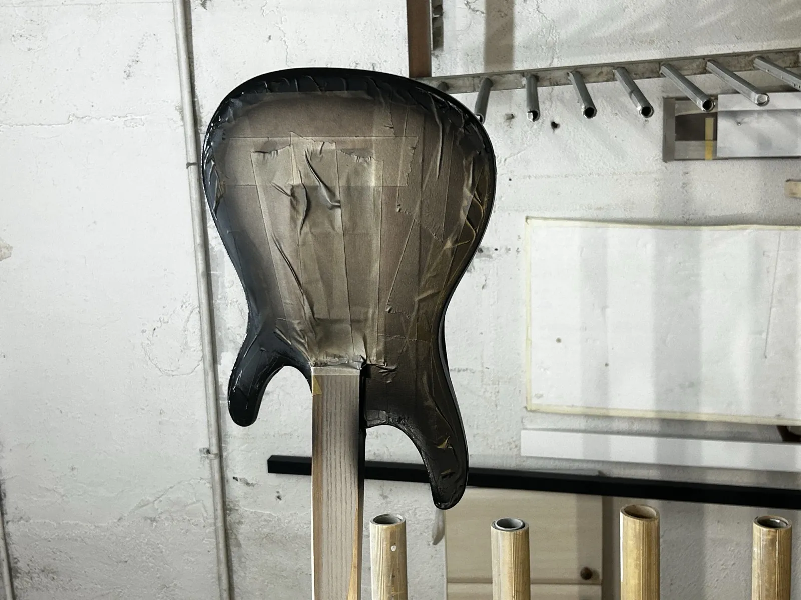 Detalle del barnizado del cuerpo de la guitarra