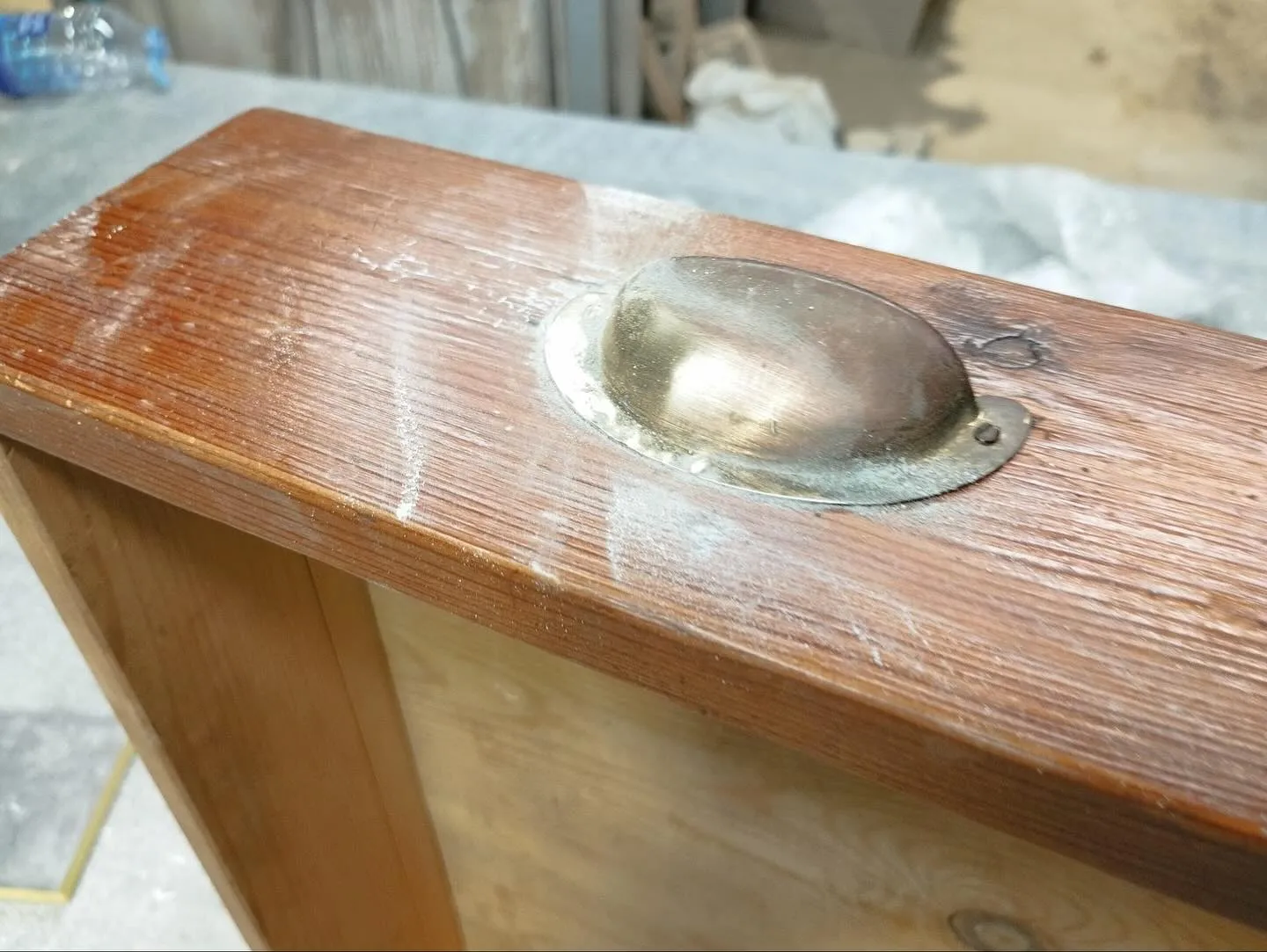 Detalle de pieza restaurada en el taller