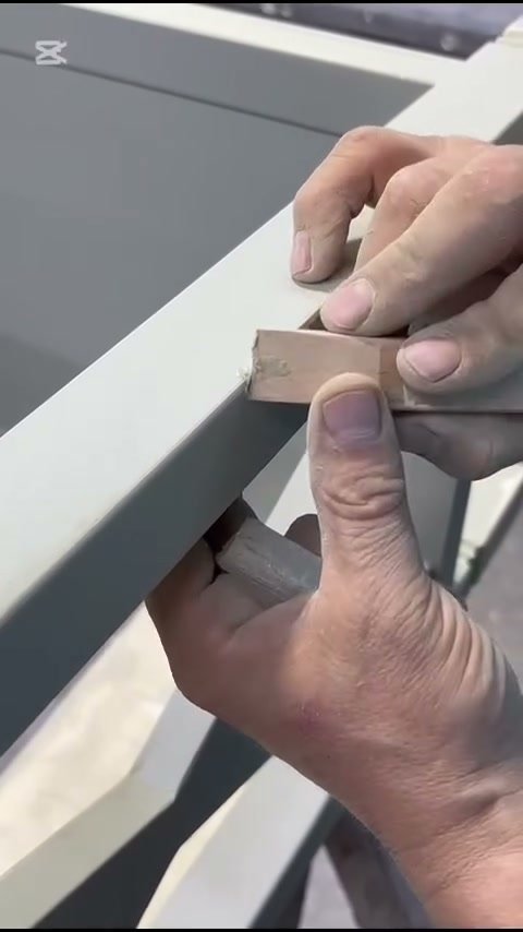 Trabajando la madera en el taller
